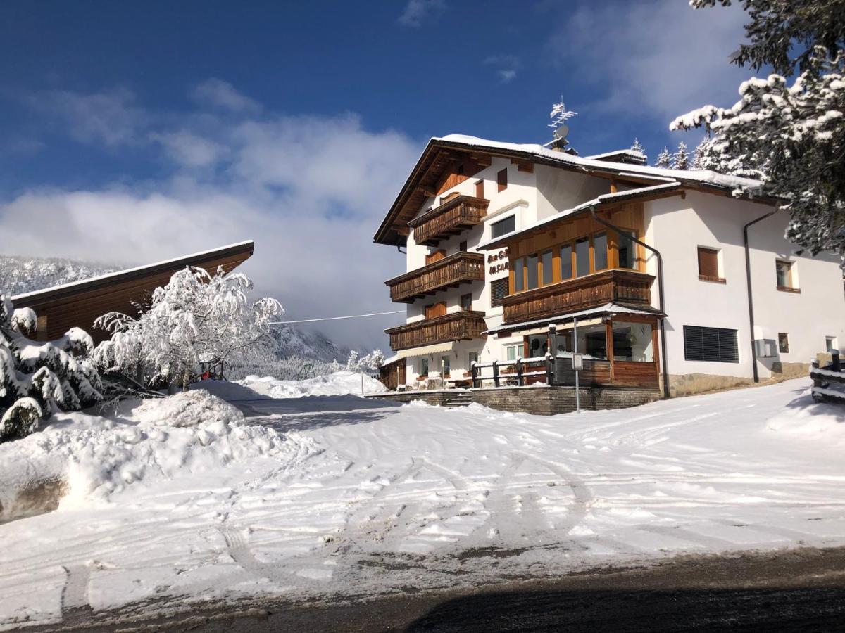 Garni Irsara Hotell San Cassiano  Exteriör bild